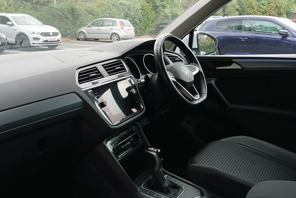 Volkswagen Tiguan 1.5 Tsi 150 Active Dsg VK22CFX White #2