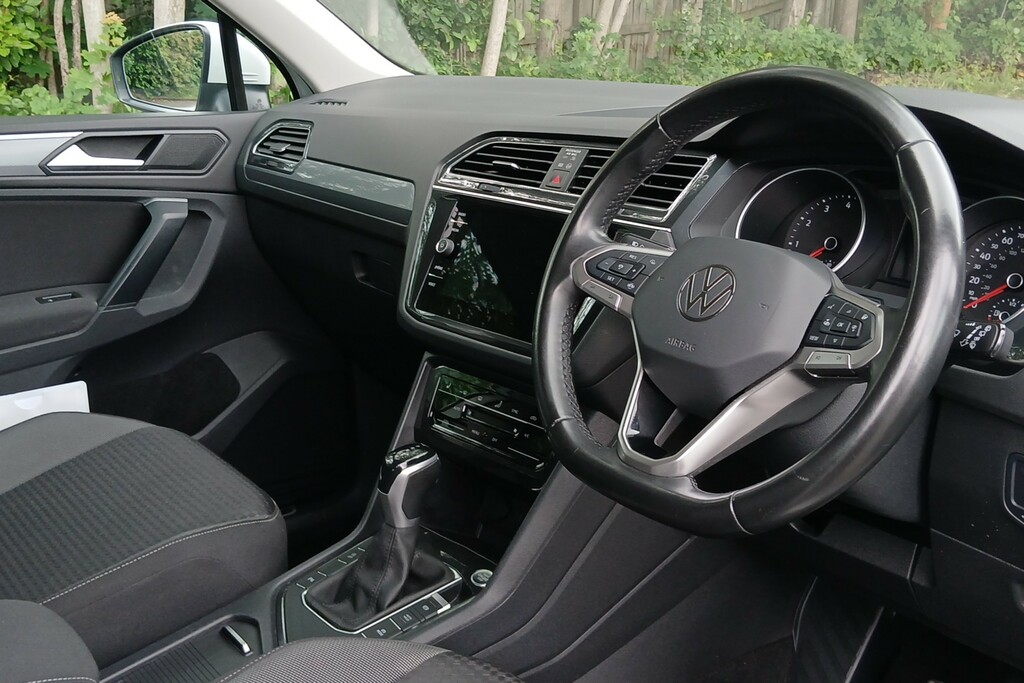 Volkswagen Tiguan 1.5 Tsi 150 Active Dsg VK22CFX White #6