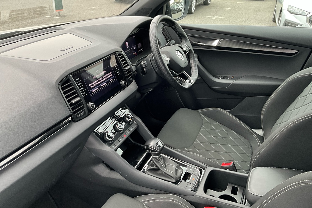 Skoda Karoq 1.5 Tsi Sportline Dsg YX23UAP Silver #2