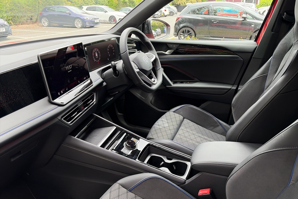 Volkswagen Tiguan 1.5 Etsi 150 R-line Dsg Red #2