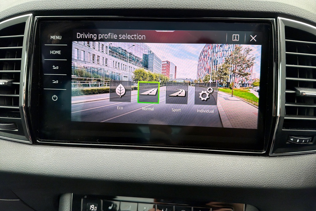 Skoda Karoq Edition Black #46