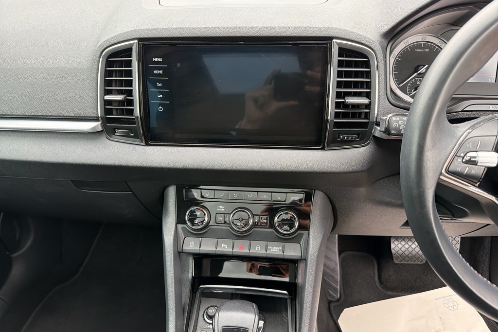 Skoda Karoq Edition Black #11