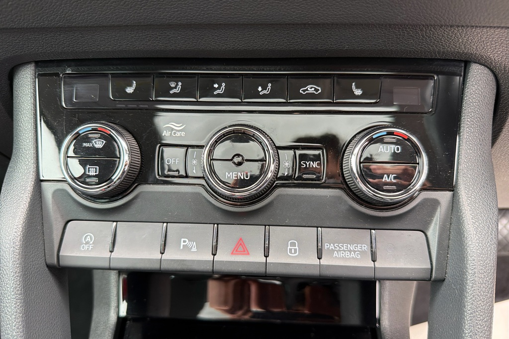 Skoda Karoq Edition Black #14
