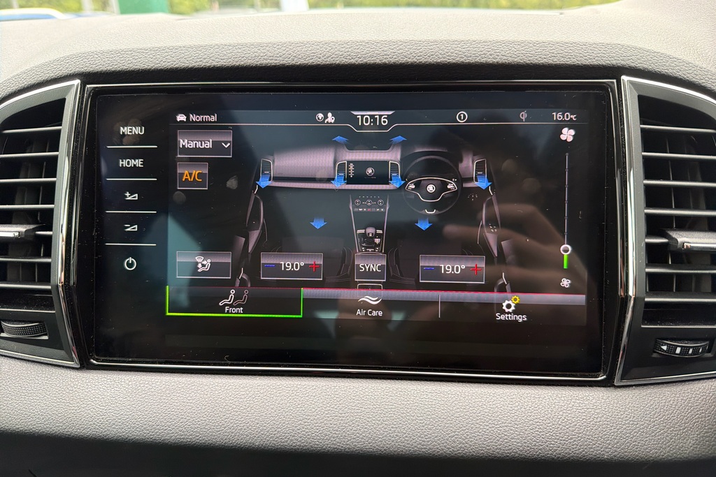 Skoda Karoq Edition Black #39