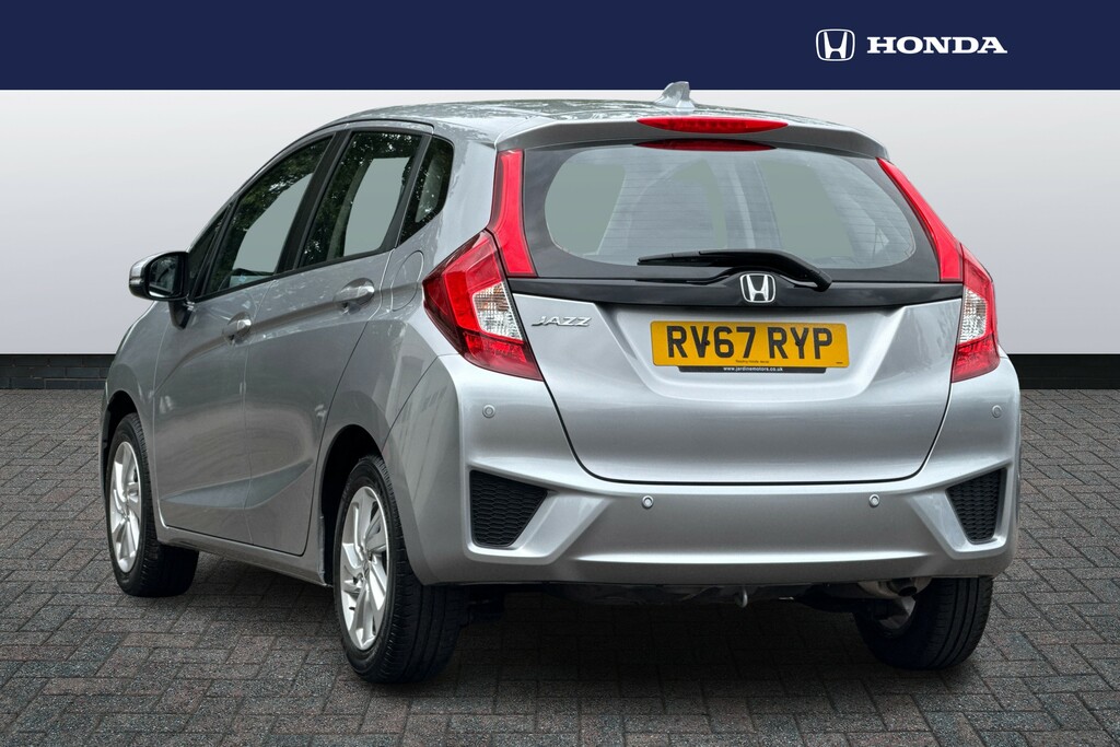 Honda Jazz 1.3 Se Navi Cvt Silver #2