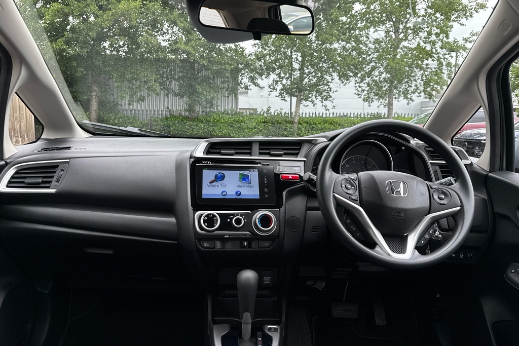 Honda Jazz 1.3 Se Navi Cvt Silver #3
