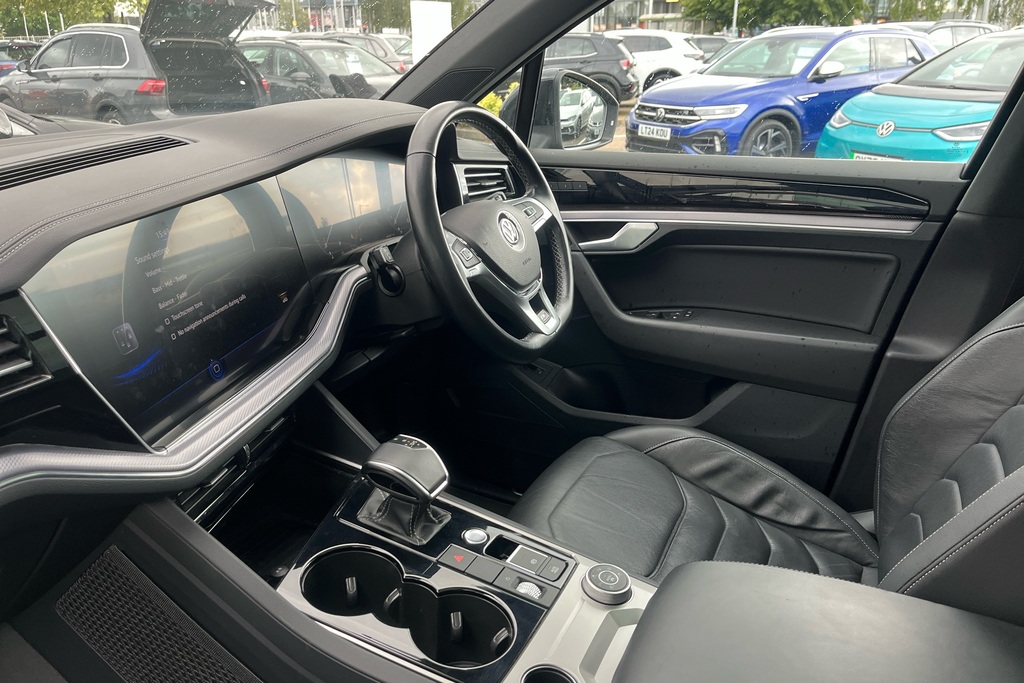 Volkswagen Touareg 3.0 V6 Tdi 4Motion R-line Tech Tip Black #2