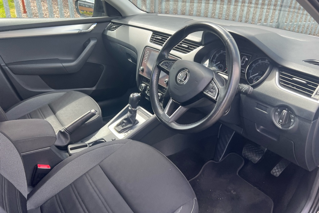 Skoda Octavia 1.0 Tsi Se Technology Dsg Black #6