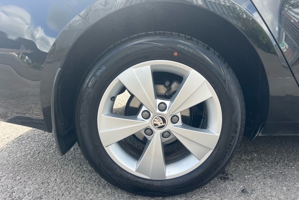 Skoda Octavia 1.0 Tsi Se Technology Dsg Black #5
