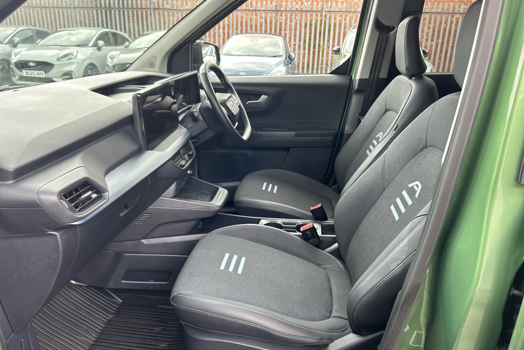 Ford Tourneo Courier Active Green #6