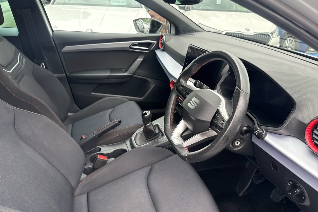 Seat Ibiza 1.0 Tsi 95 Fr YK74PYB White #6