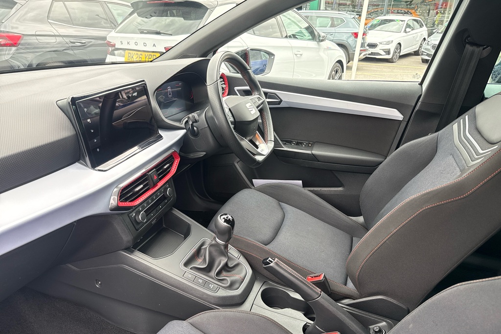 Seat Ibiza 1.0 Tsi 95 Fr YK74PYB White #2