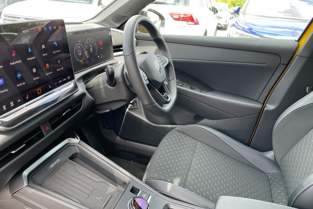 Volkswagen T-Roc 1.5 Etsi 150 R-line Dsg DV26RNO Black #2