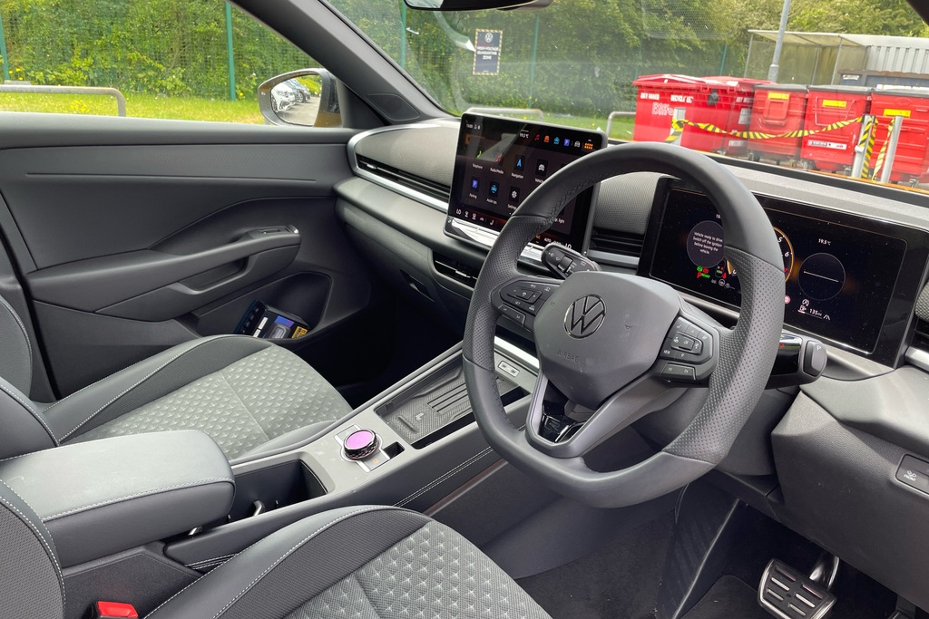 Volkswagen T-Roc 1.5 Etsi 150 R-line Dsg DV26RNO Black #6