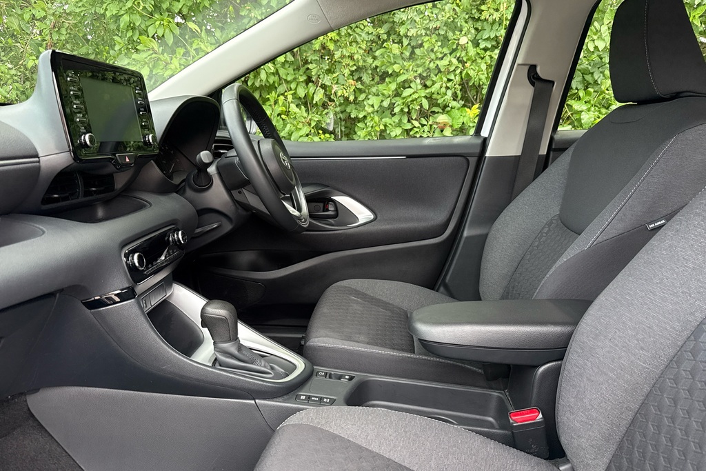 Toyota Yaris 1.5 Hybrid Icon Cvt ML23GDE White #6