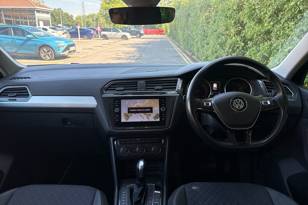 Volkswagen Tiguan 2.0 Tdi 150 Match Dsg NG69PSX Black #3