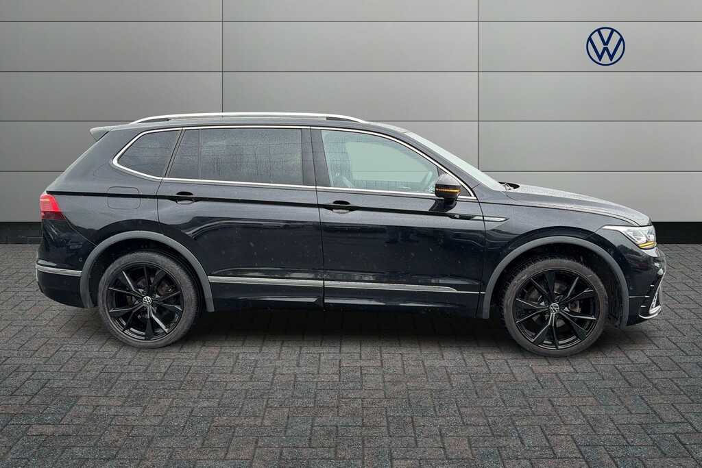 Volkswagen Tiguan Allspace 1.5 Tsi R-line Dsg SA22LXV Black #4