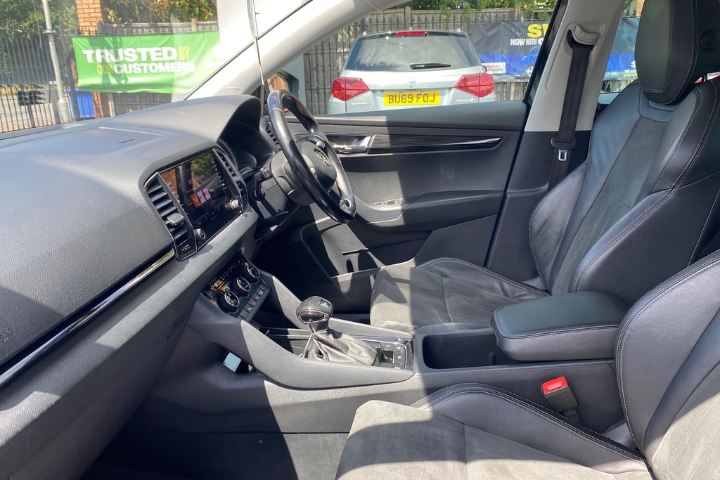 Skoda Karoq 1.5 Tsi Se L Dsg MW70BJZ Black #6