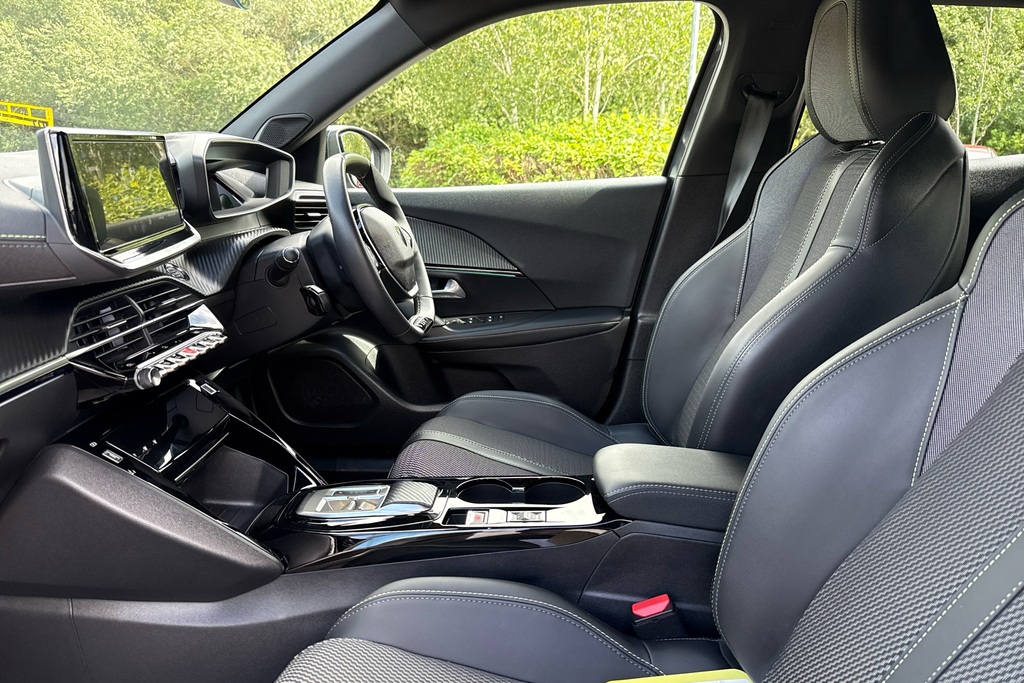 Peugeot e-2008 100Kw Gt 50Kwh Grey #6