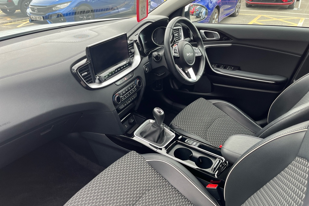 Kia Xceed 1.5T Gdi Isg 3 White #2