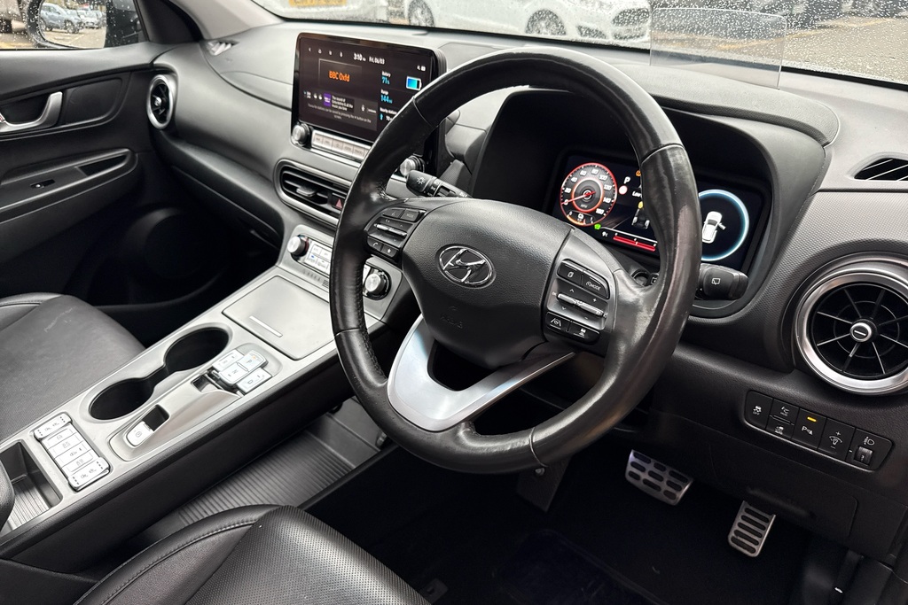 Hyundai Kona Premium Black #29