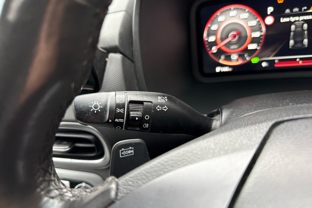 Hyundai Kona Premium Black #28