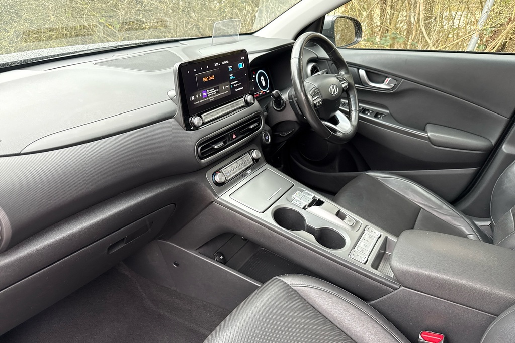 Hyundai Kona Premium Black #34