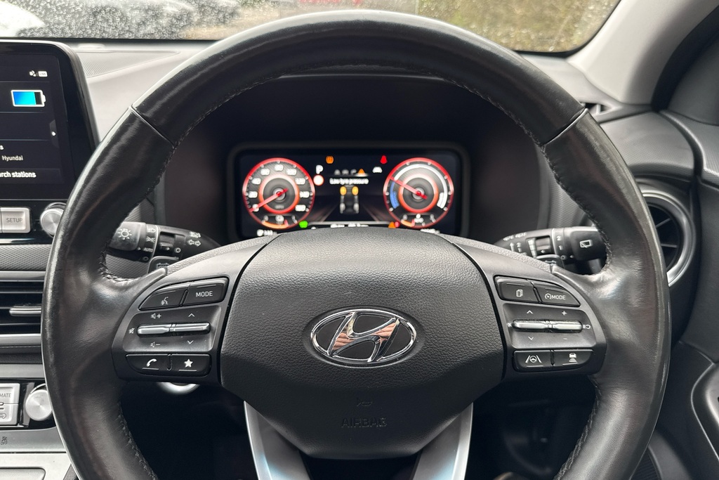 Hyundai Kona Premium Black #24