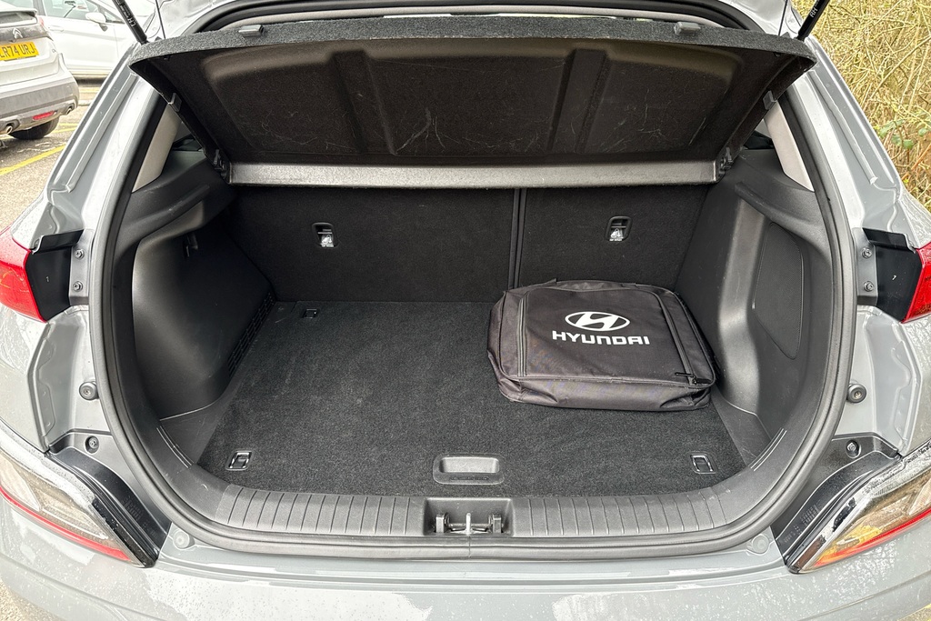 Hyundai Kona Premium Black #41