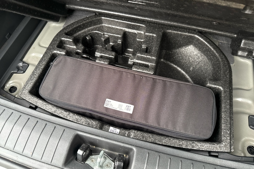 Hyundai Kona Premium Black #42