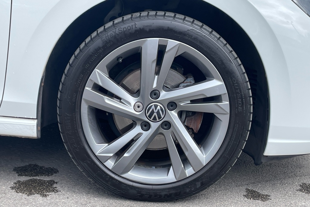 Volkswagen Golf 1.5 Tsi Life DV22LPF White #5