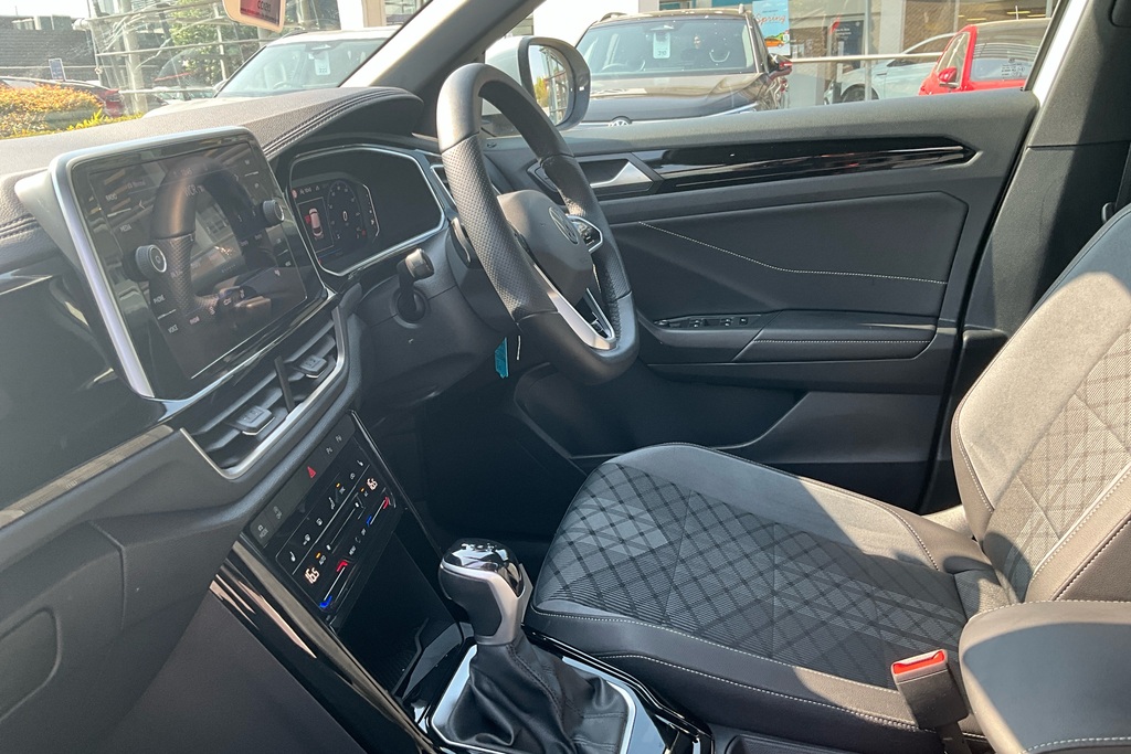 Volkswagen T-Roc 1.5 Tsi R-line Dsg White #2