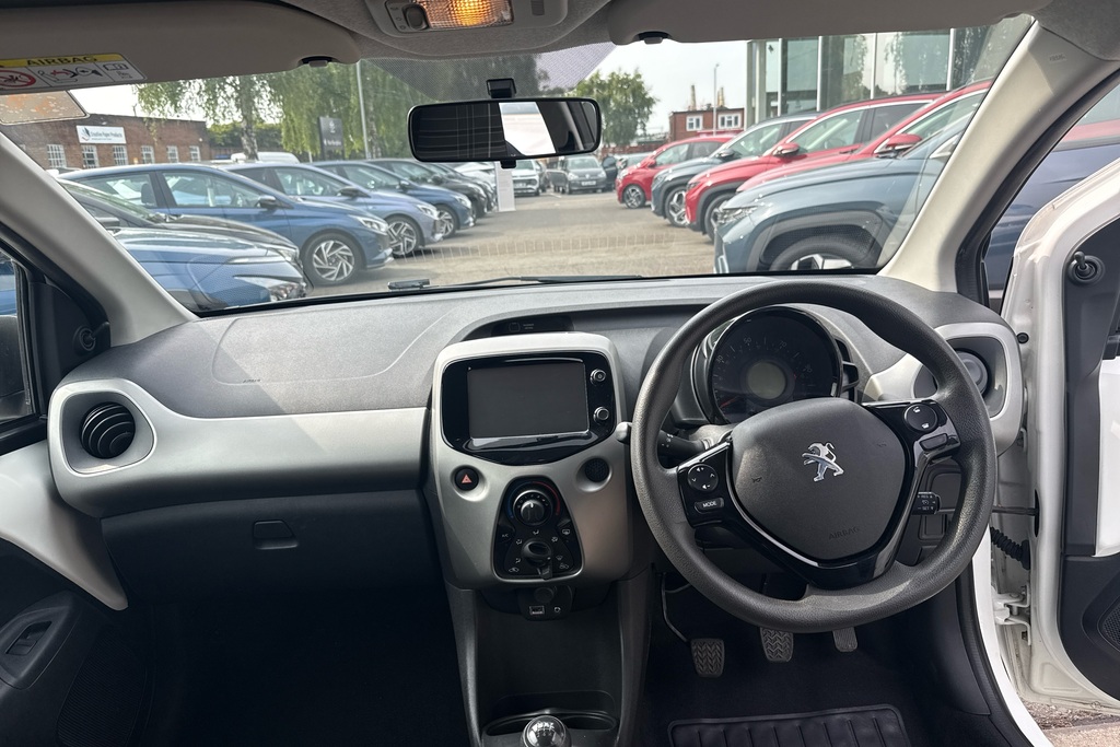 Peugeot 108 1.0 Active White #3