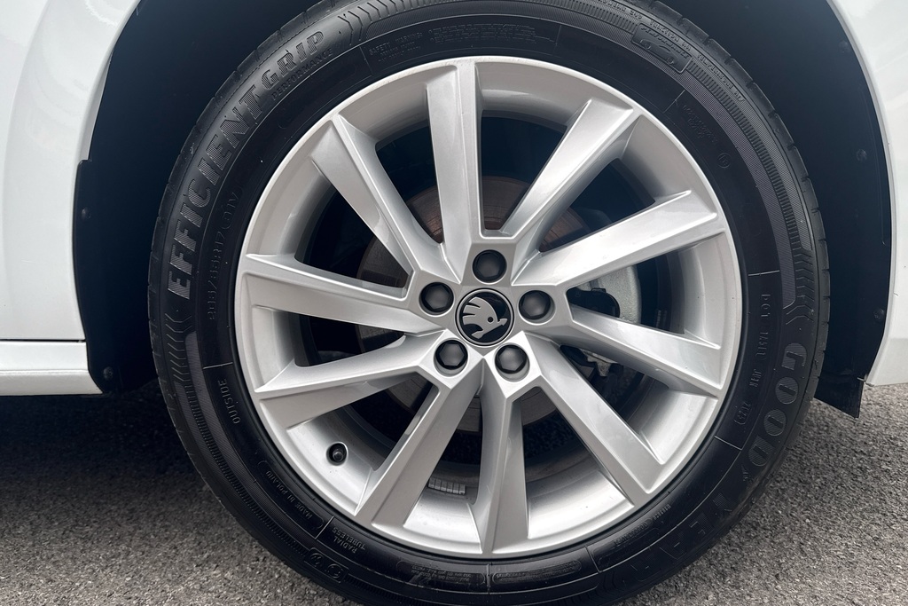 Skoda Kamiq 1.0 Tsi Se Edition GK75KLJ White #5