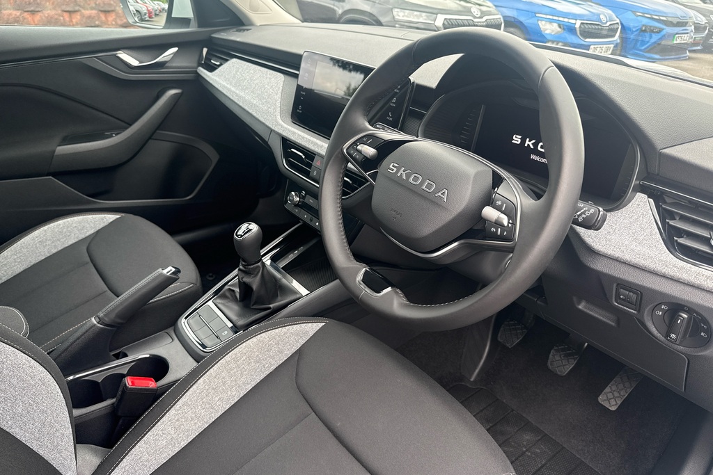 Skoda Kamiq 1.0 Tsi Se Edition GK75KLJ White #6
