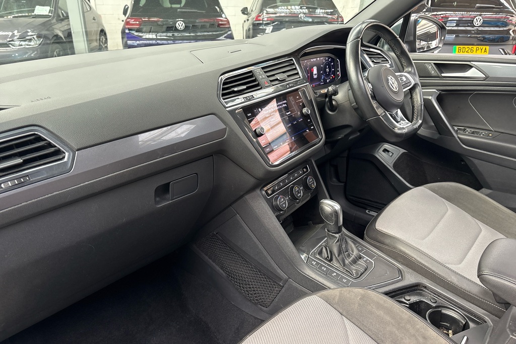 Volkswagen Tiguan Allspace 1.5 Tsi Evo R-line Tech Dsg DU21HWR Grey #2