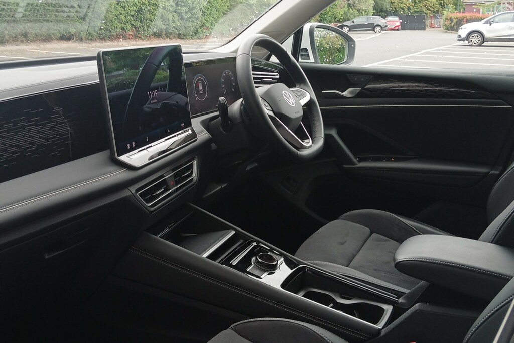 Volkswagen Tiguan 1.5 Etsi 150 Elegance Launch Edition Dsg HY24MDX White #2