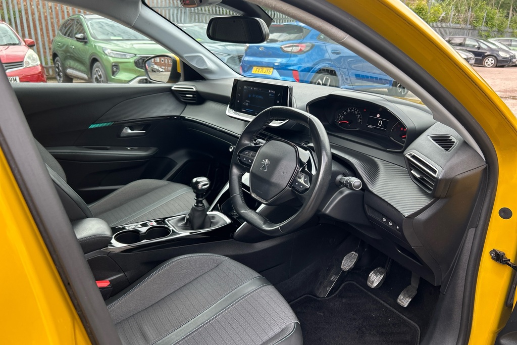 Peugeot 208 1.2 Puretech 100 Gt Line White #36