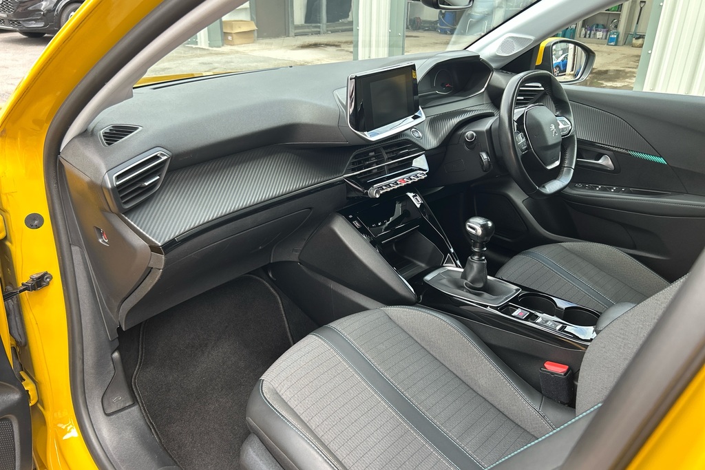 Peugeot 208 1.2 Puretech 100 Gt Line White #45