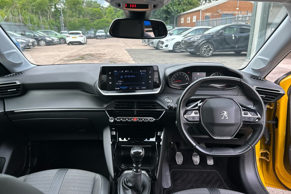 Peugeot 208 Allure Yellow #3