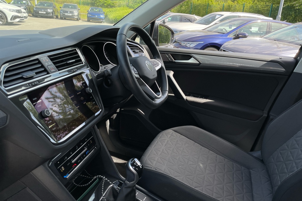 Volkswagen Tiguan 1.5 Tsi Life DV22EZG Grey #2