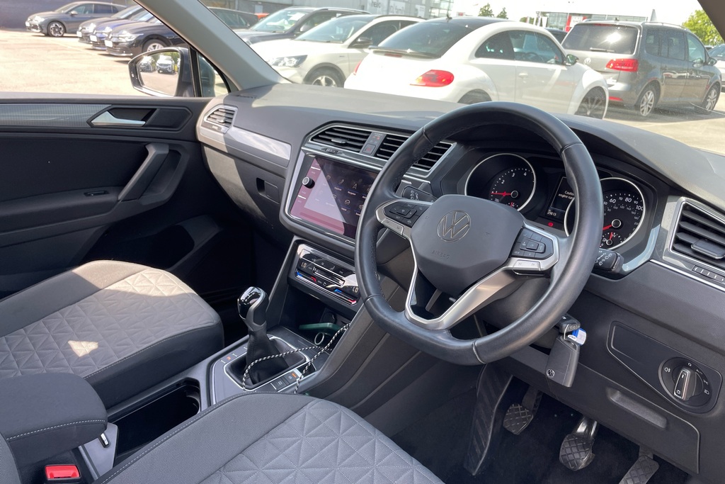 Volkswagen Tiguan 1.5 Tsi Life DV22EZG Grey #6
