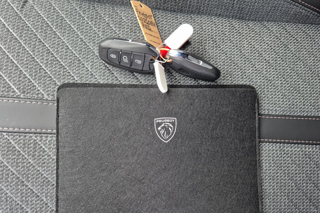 Peugeot 2008 Allure Grey #15