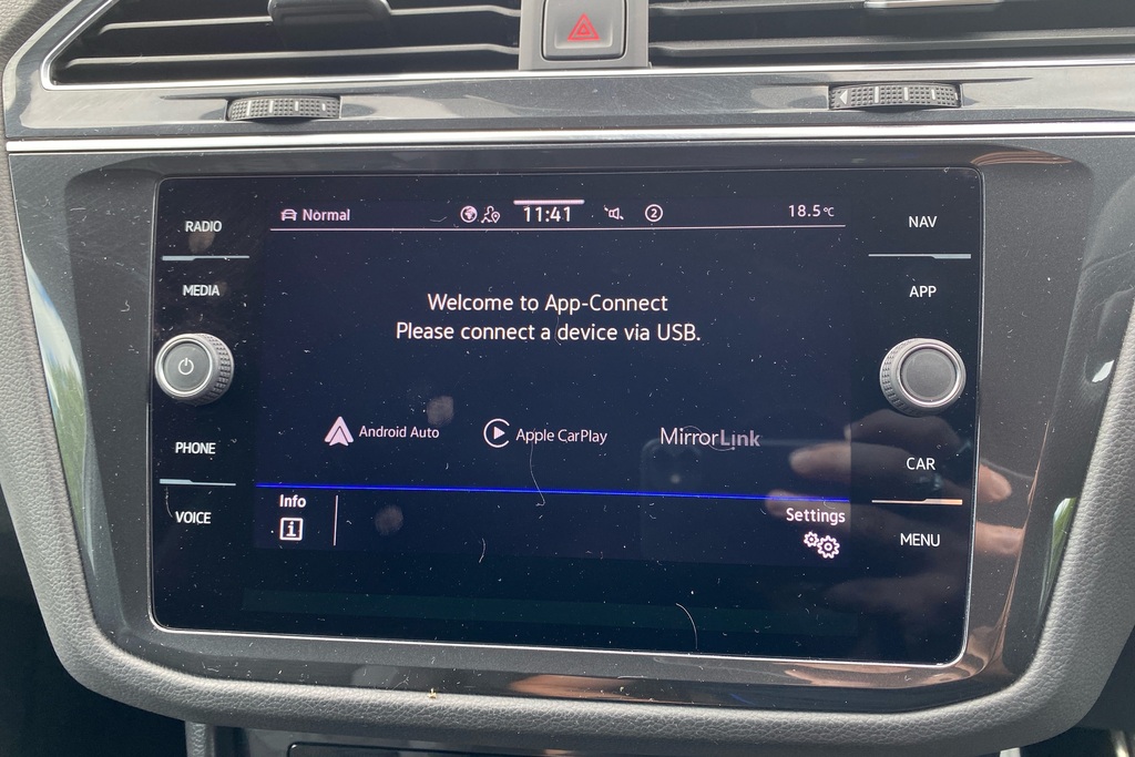 Volkswagen Tiguan Active Black #35