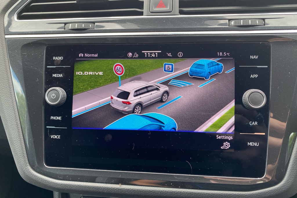 Volkswagen Tiguan Active Black #37
