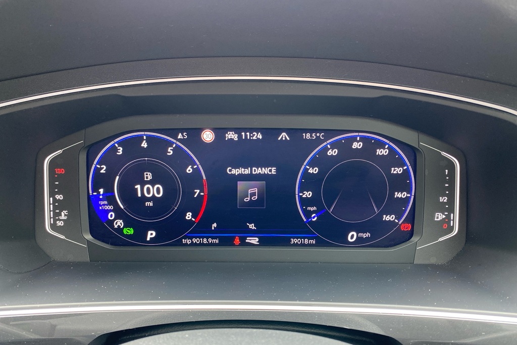 Volkswagen Tiguan Active Black #7