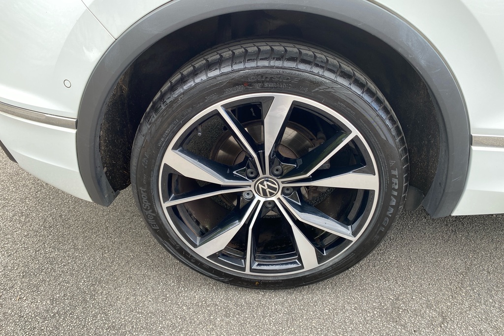 Volkswagen Tiguan Active Black #24