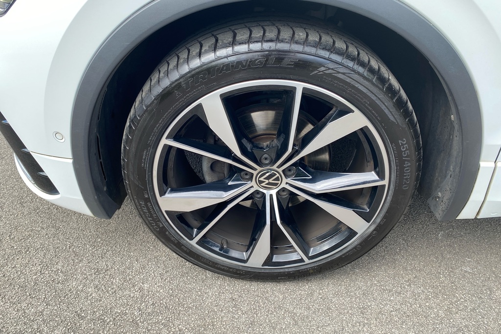 Volkswagen Tiguan Active Black #17