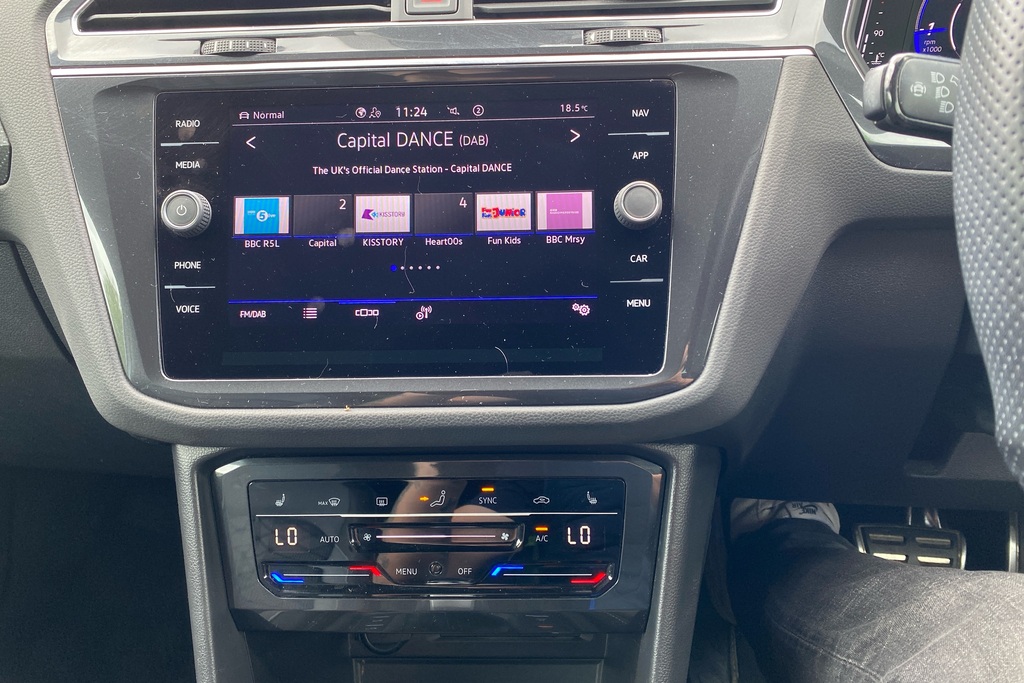Volkswagen Tiguan Active Black #9