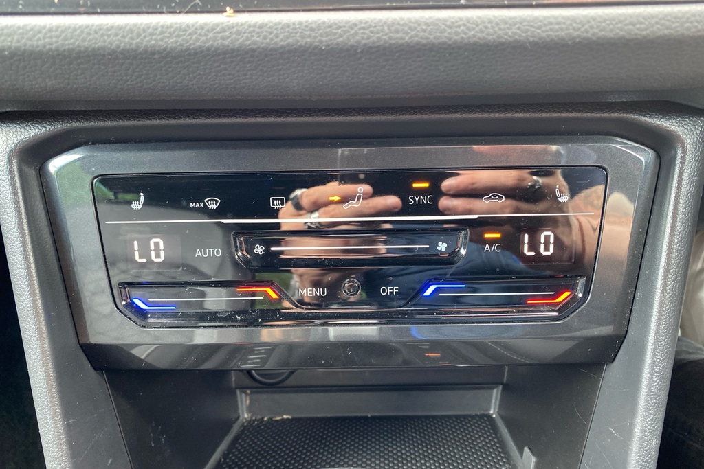 Volkswagen Tiguan Active Black #43